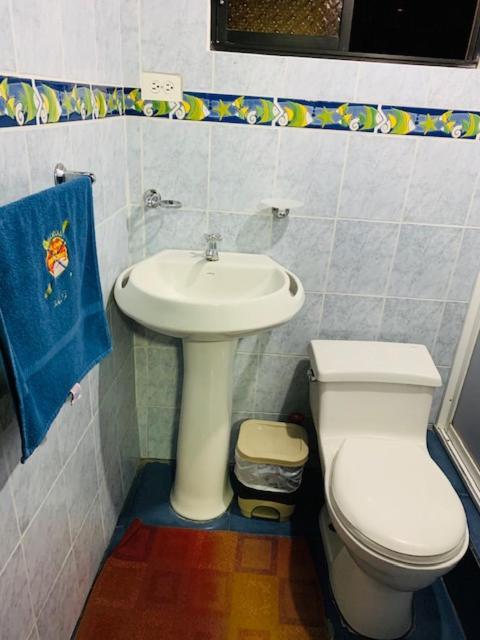 Hostal La Casa De Rodrigo Baeza Bagian luar foto